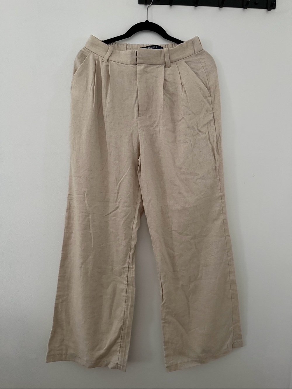 Hollister Beige Wide-Leg Pleated Linen-Blend Pants